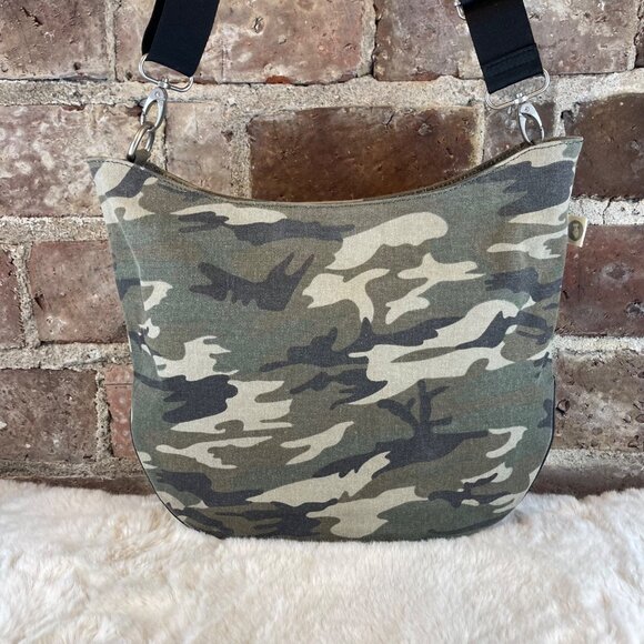 EUC Koala Kanvas Camo Crossbody Purse Messanger Bag - Picture 2 of 9